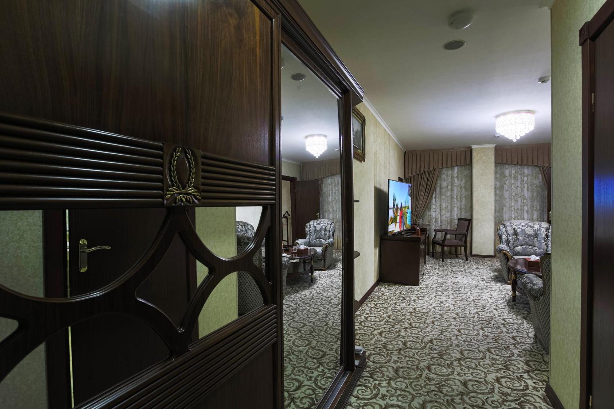Zargaron Plaza Hotel บูคารา ภายนอก รูปภาพ