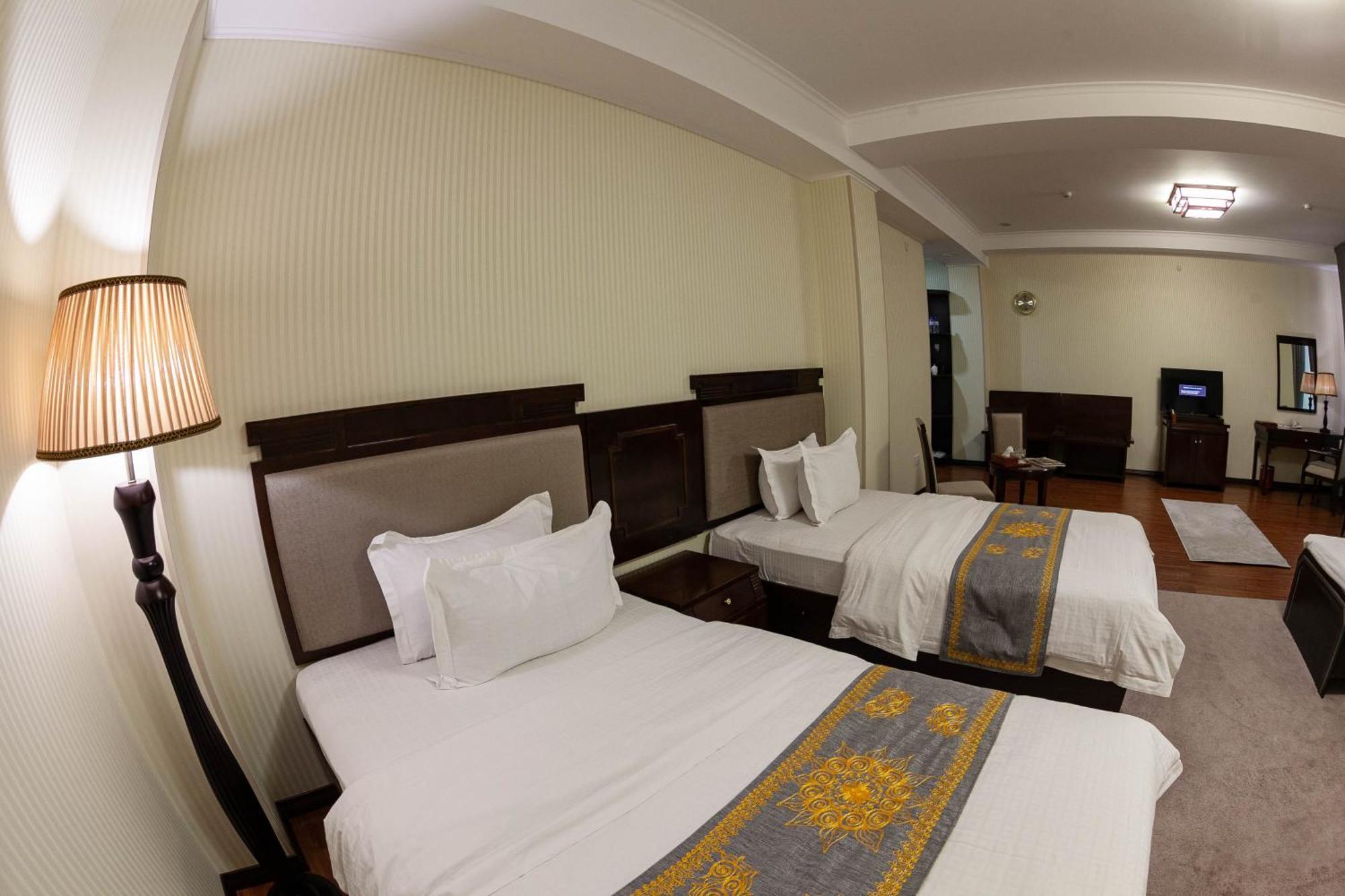 Zargaron Plaza Hotel บูคารา ภายนอก รูปภาพ