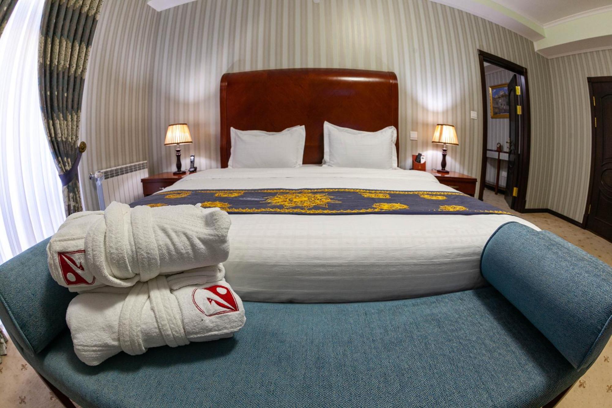 Zargaron Plaza Hotel บูคารา ภายนอก รูปภาพ